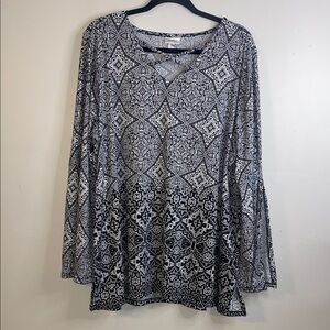 Avenue Black and White Patterned Bell Sleeve Blouse 22/24 #90